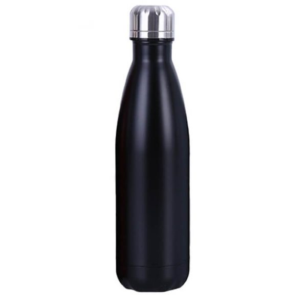 Bouteille isotherme noire en extérieur
