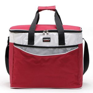 Glacière rouge en extérieur