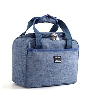 Lunch bag bleu en main