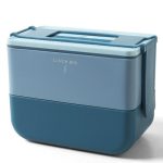Lunch box bleu posée sur table