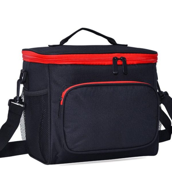 Sac glacière noir en extérieur