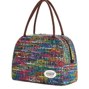 Sac repas multicolore en extérieur