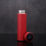 Bouteille café sur bureau