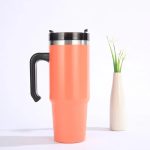 Mug près d'un appareil