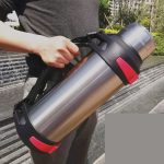 Thermos fermé sur table
