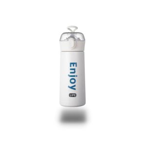 Thermos élégant sur une table