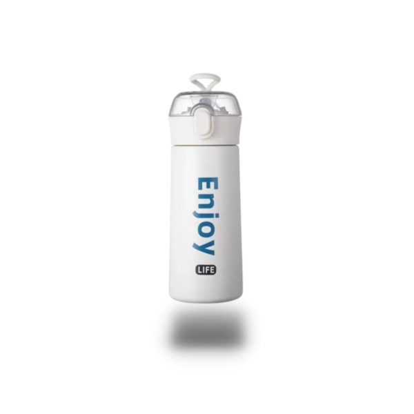 Thermos élégant sur une table