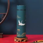 Thermos sur fond blanc
