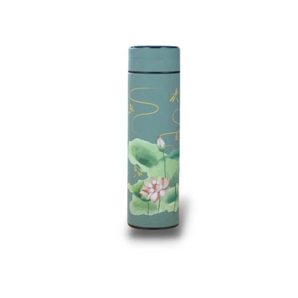 Thermos sur table en bois