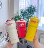 Thermos voiture sur tableau de bord